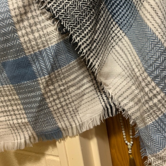 Houndstooth blanket scarf - Picture 4 of 4